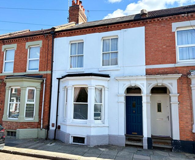 3 Bedroom Terraced House For Sale In Holly Road, Abington, Northampton, NN1