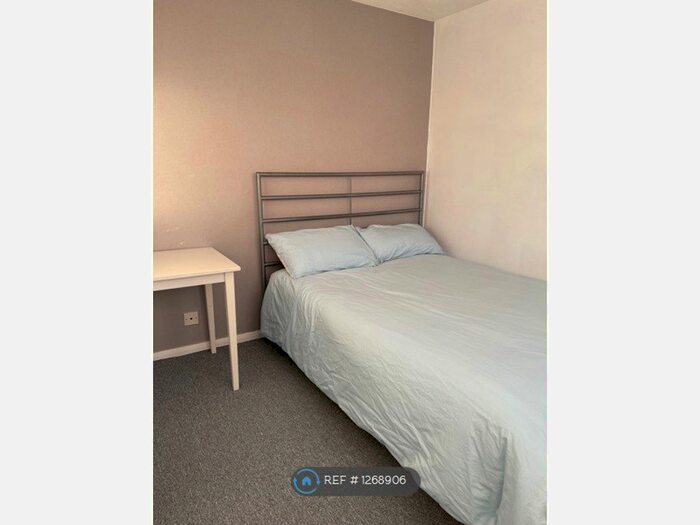 3 Bedroom Semi-Detached House To Rent In Lesford Road, Reading RG1