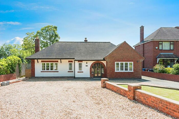 2 Bedroom Detached Bungalow For Sale In Lichfield Street, Fazeley, Tamworth, B78