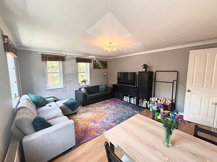 2 Bedroom Flat For Sale In Glandford Way, Chadwell Heath, Romford, RM6