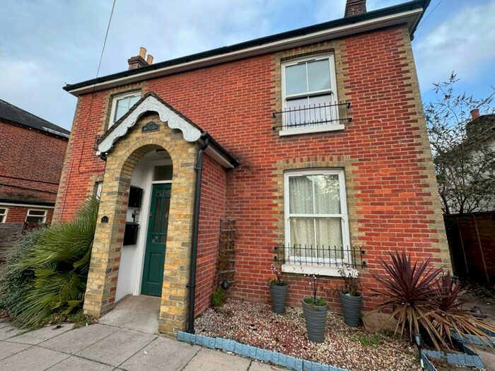 2 Bedroom Apartment To Rent In Victoria Road, Netley Abbey, SO31