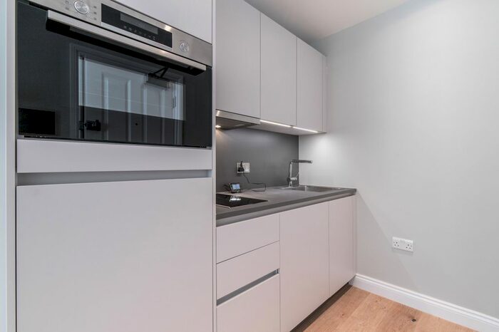 Studio To Rent In Warwick Road, London, SW5