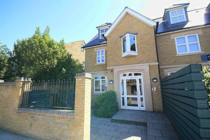 2 Bedroom Flat To Rent In Stanley Road, Teddington, TW11