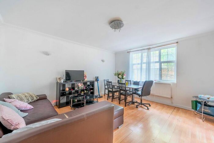 2 Bedroom Flat For Sale In Kensington High Street, Kensington, London, W14