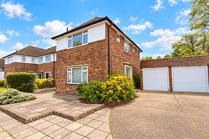 2 Bedroom Maisonette To Rent In Courtlands Crescent, Banstead, SM7