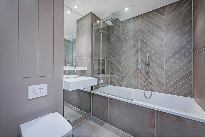 2 Bedroom Flat For Sale In Claremont House, Canada Water, London, SE16