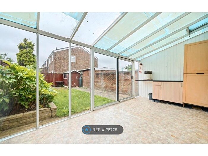 3 Bedroom Flat To Rent In Austen Walk, Bicester, OX26