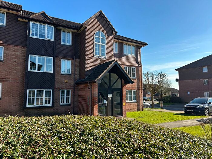 2 Bedroom Flat To Rent In Waverley Road, Enfield, EN2