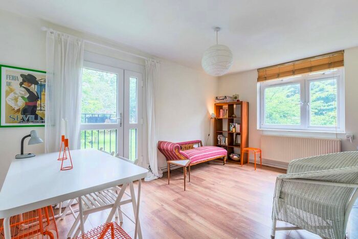 1 Bedroom Flat To Rent In Strathdon Drive, Earlsfield, London, SW17