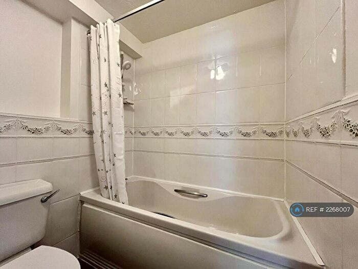 2 Bedroom Flat To Rent In Royal Court Drive, Bolton, BL1