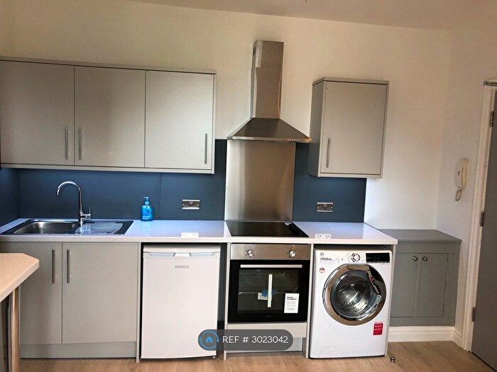 Studio To Rent In Shepherds Bush Road, London, W6