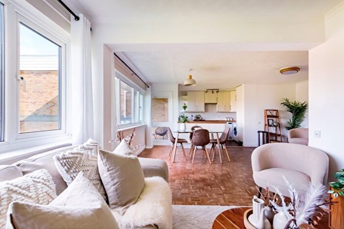 3 Bedroom Flat For Sale In Hazelwood Road, Bristol, BS9