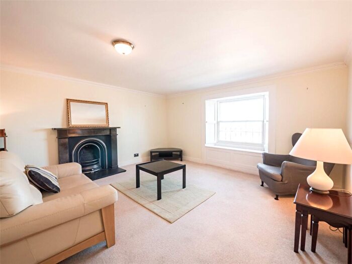 2 Bedroom Flat To Rent In Royal Circus, Edinburgh, EH3