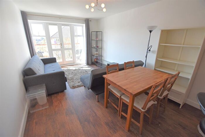 2 Bedroom Flat To Rent In Park Lodge Avenue, West Drayton, UB7