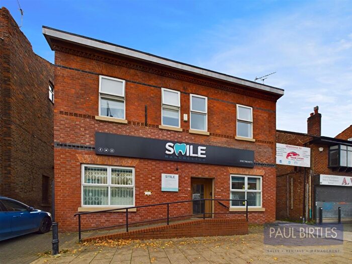 2 Bedroom Flat To Rent In Flixton Road, Urmston, Manchester, M41