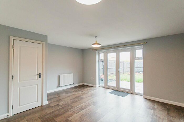 3 Bedroom Semi-Detached House For Sale In Wren Crescent, Bodicote, OX15
