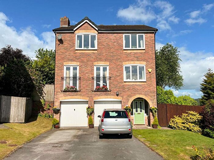 4 Bedroom Property For Sale In Vale View, Leek, ST13
