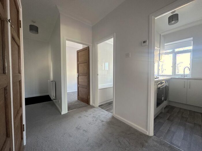 2 Bedroom Flat To Rent In Caldecot Court, (), Camberwell, SE5
