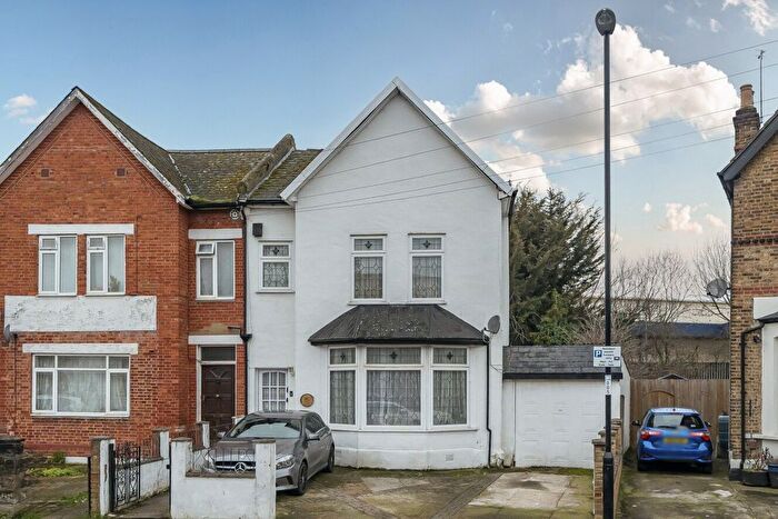 4 Bedroom Semi Detached House For Sale In Barmeston Road, Catford, London, SE6