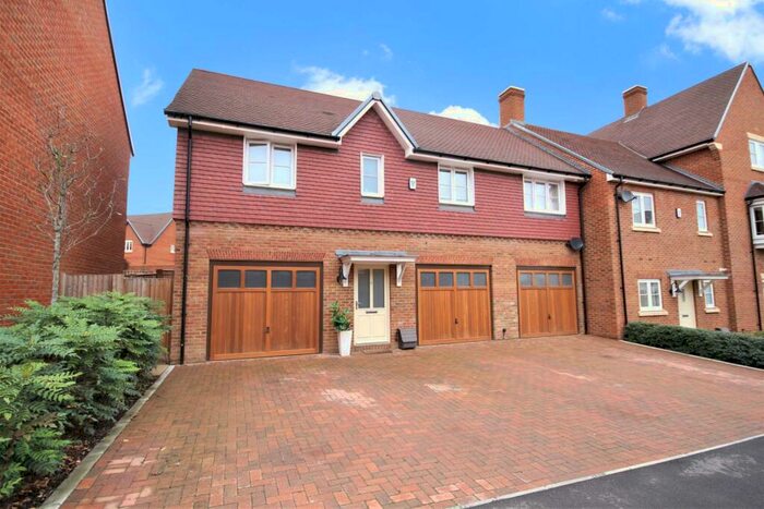 3 Bedroom Coach House To Rent In Meadowsweet Lane, Warfield, RG42
