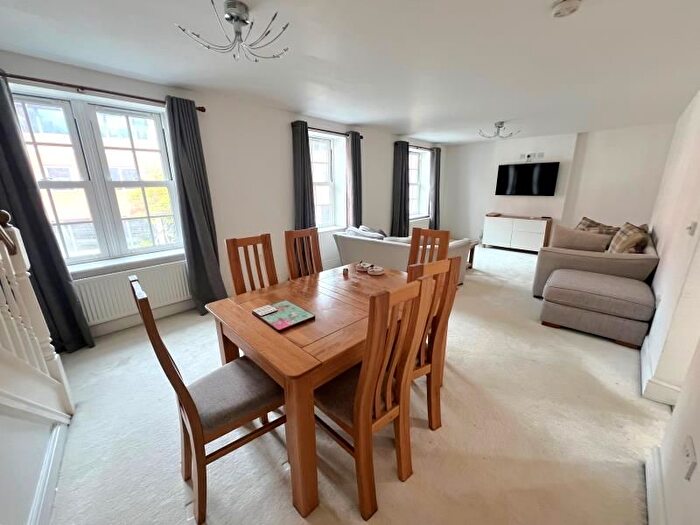 2 Bedroom Maisonette To Rent In Farnham Road, Guildford, GU1