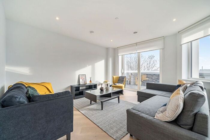 1 Bedroom Flat To Rent In Tarling House, Elephant And Castle, London, SE17
