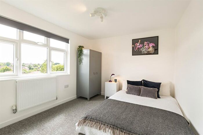 6 Bedroom House To Rent In Beachgrove Road, Bristol, BS16