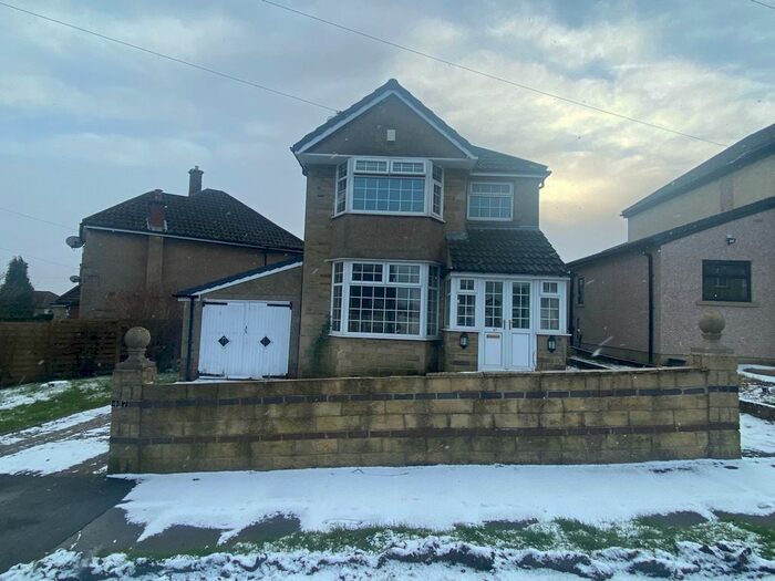 3 Bedroom Detached House To Rent In Canford Drive, Bradford, West Yorkshire, BD15
