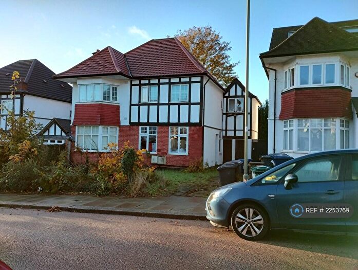 3 Bedroom Maisonette To Rent In Shirehall Gardens, London, NW4