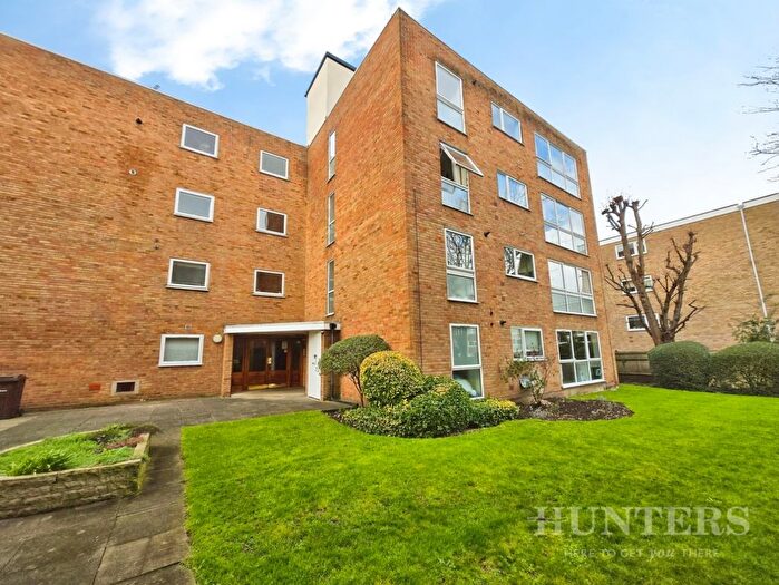 2 Bedroom Flat For Sale In Lesley Court, Harcourt Road, Wallington, SM6