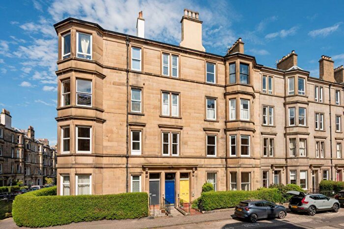 2 Bedroom Flat For Sale In / Polwarth Gardens, Edinburgh, EH11