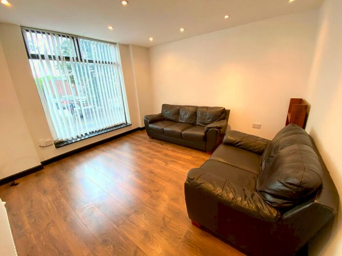 2 Bedroom Flat To Rent In Manchester Road, Manchester, M21