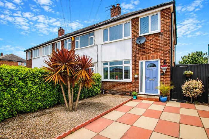 3 Bedroom Town House For Sale In Potovens Lane, Outwood, Wakefield, WF1