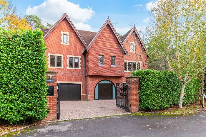 6 Bedroom Detached House To Rent In Sandy Lane, Kingswood, Tadworth, KT20
