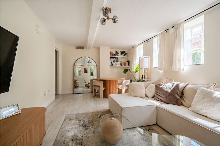 1 Bedroom Flat For Sale In Corrib Court, Crothall Close, Palmers Green, London, N13