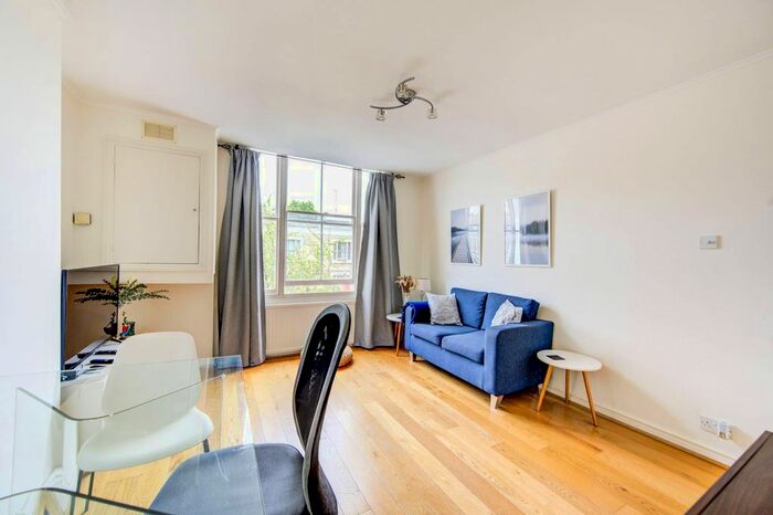 2 Bedroom Flat For Sale In Eardley Crescent, Earls Court, London, SW5