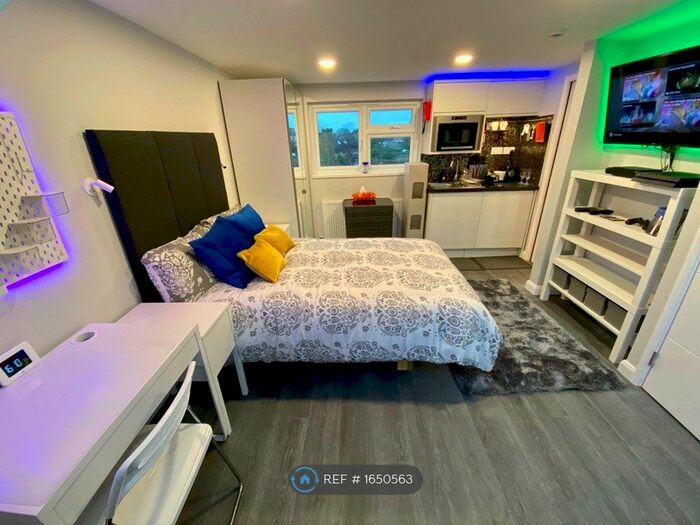 Studio To Rent In St Dunstans Hill, Sutton, SM1