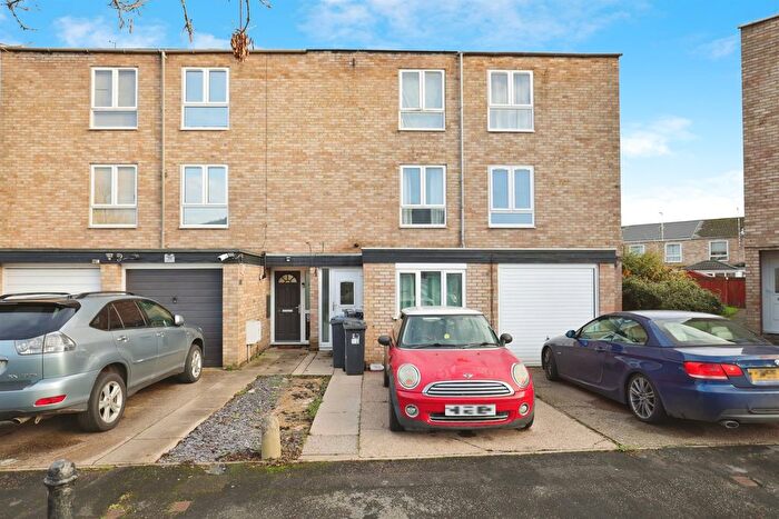 4 Bedroom Terraced House For Sale In Barton Crescent, Leamington Spa, CV31