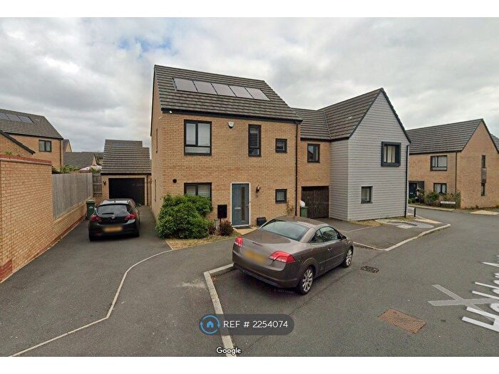 3 Bedroom Detached House To Rent In Oxley Park, Milton Keynes, MK4