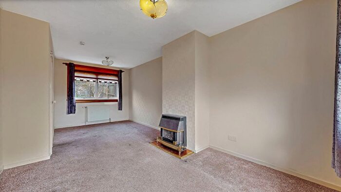 2 Bedroom End Of Terrace House For Sale In Thistle Neuk, Glasgow, G60