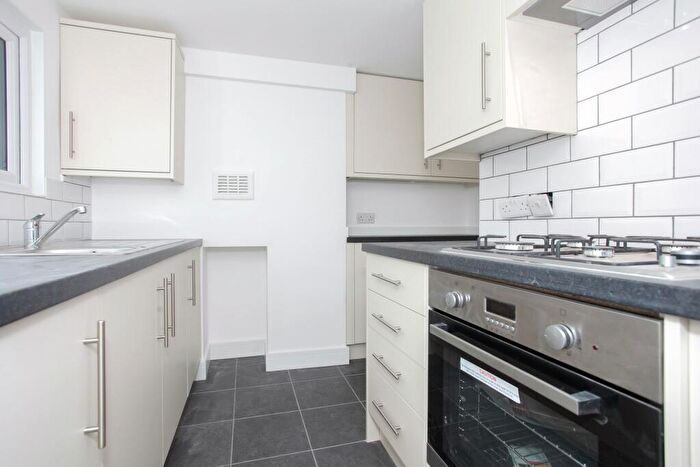 1 Bedroom Flat To Rent In Comyn Road, London, SW11