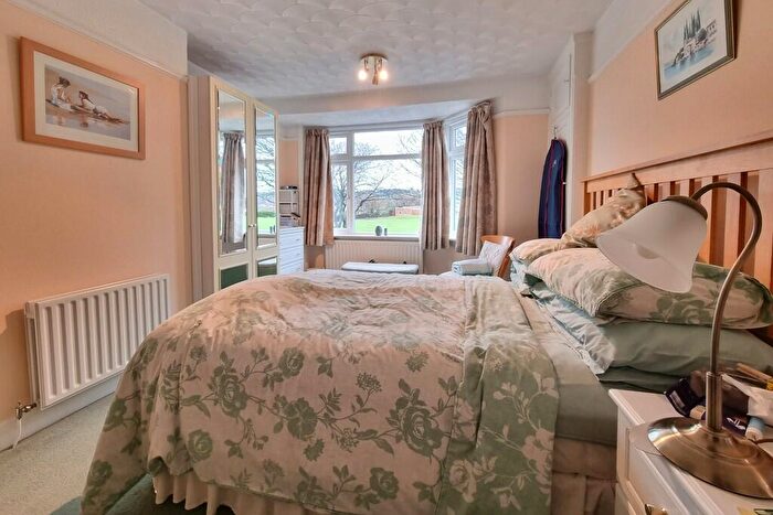 3 Bedroom End Of Terrace House For Sale In Drayton, Hampshire, PO6