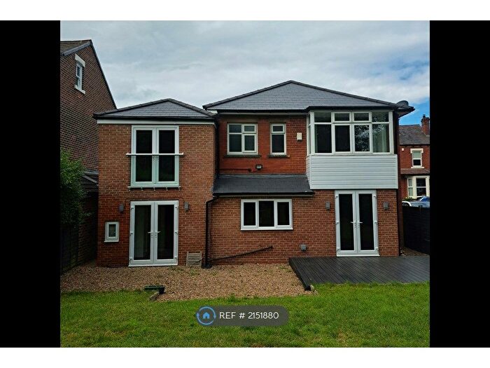 4 Bedroom Detached House To Rent In Gledhow Wood Avenue, Leeds, LS8