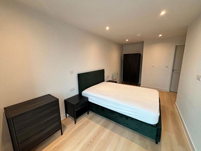 2 Bedroom Apartment To Rent In Waterhouse Tower, Dutton Street, M3