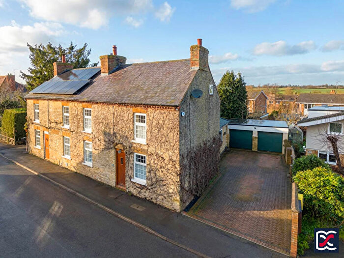 3 Bedroom Semi Detached House For Sale In High Street, Potterspury, NN12