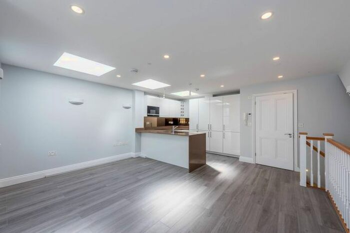 2 Bedroom Flat To Rent In Sefton Street, Putney, London, SW15