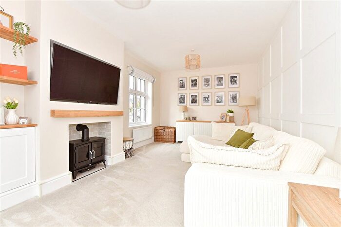 3 Bedroom Detached House For Sale In Great Threads, Staplehurst, Kent, TN12