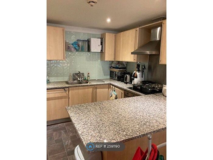 3 Bedroom Flat To Rent In City Pavilion, London, EC1M