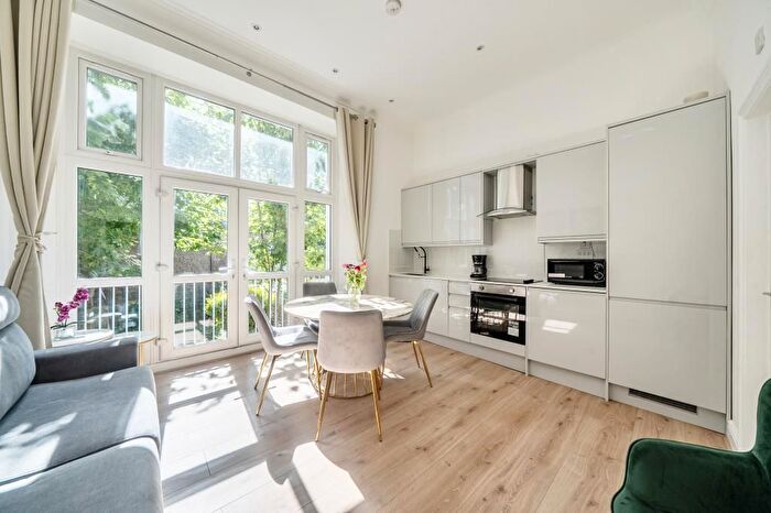1 Bedroom Flat For Sale In Holland Road, London, W14