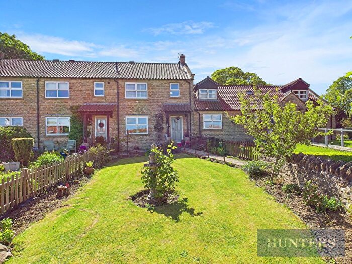 3 Bedroom Cottage For Sale In Dreaken Fold, West Ayton, Scarborough, YO13
